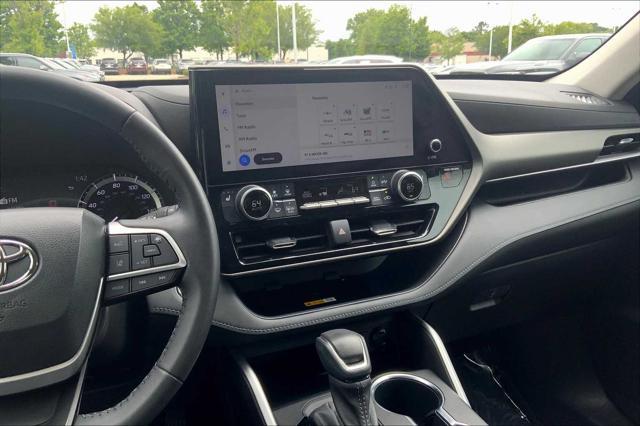 used 2023 Toyota Highlander car, priced at $39,597