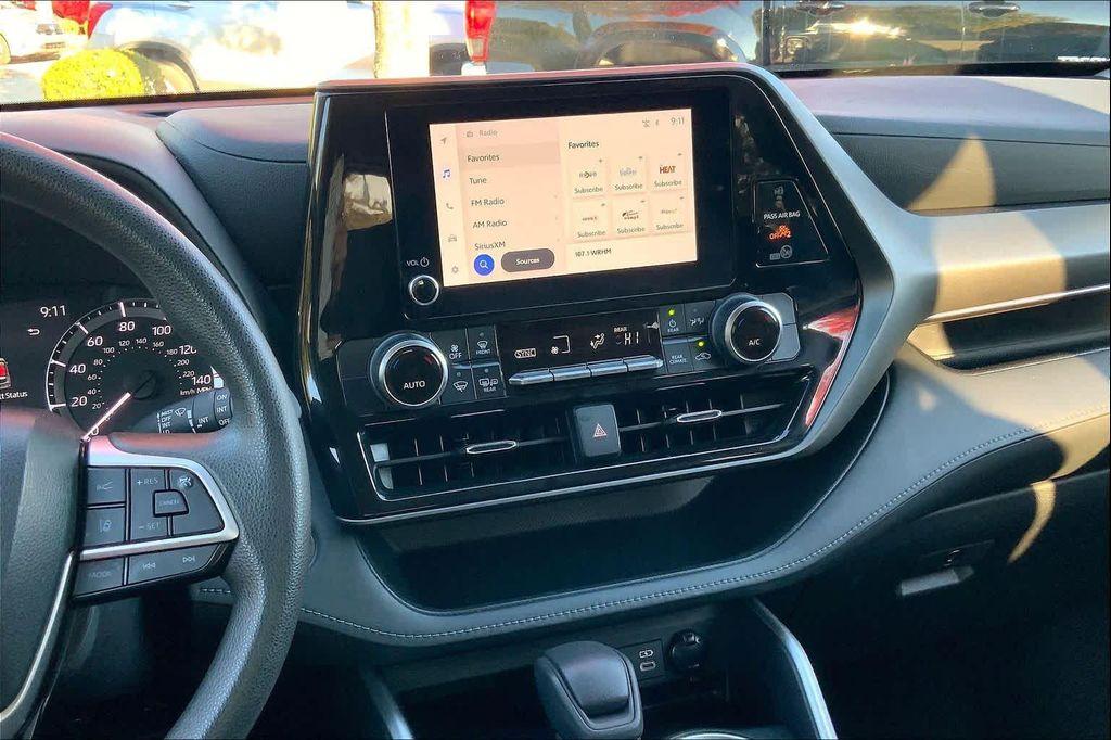 used 2023 Toyota Highlander car, priced at $32,379