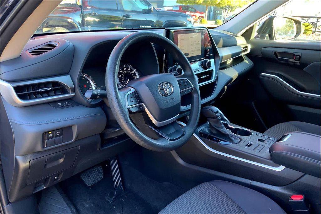 used 2023 Toyota Highlander car, priced at $32,379