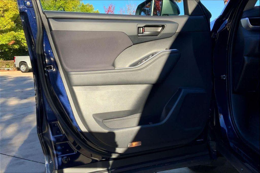 used 2023 Toyota Highlander car, priced at $32,379