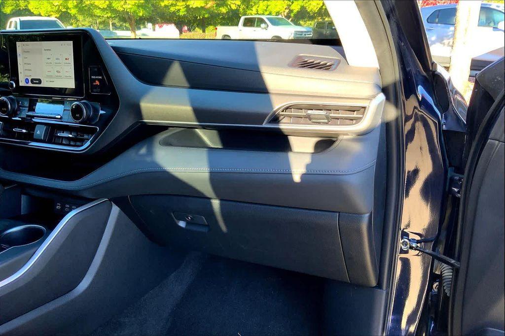 used 2023 Toyota Highlander car, priced at $32,379