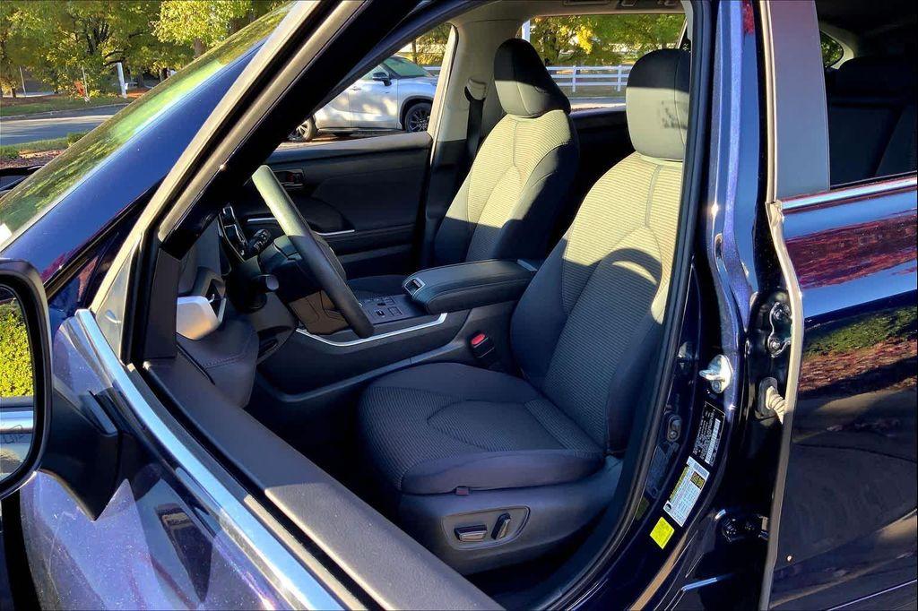 used 2023 Toyota Highlander car, priced at $32,379