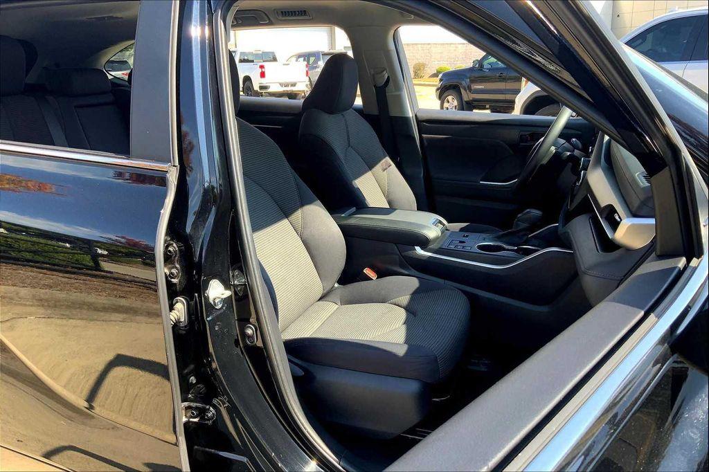 used 2023 Toyota Highlander car, priced at $31,474
