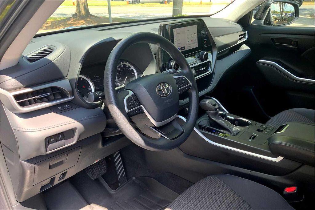 used 2023 Toyota Highlander car, priced at $30,776