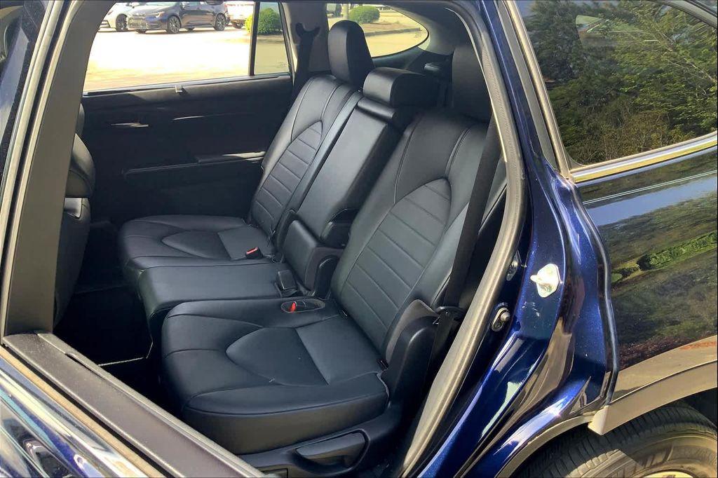 used 2021 Toyota Highlander car, priced at $31,262