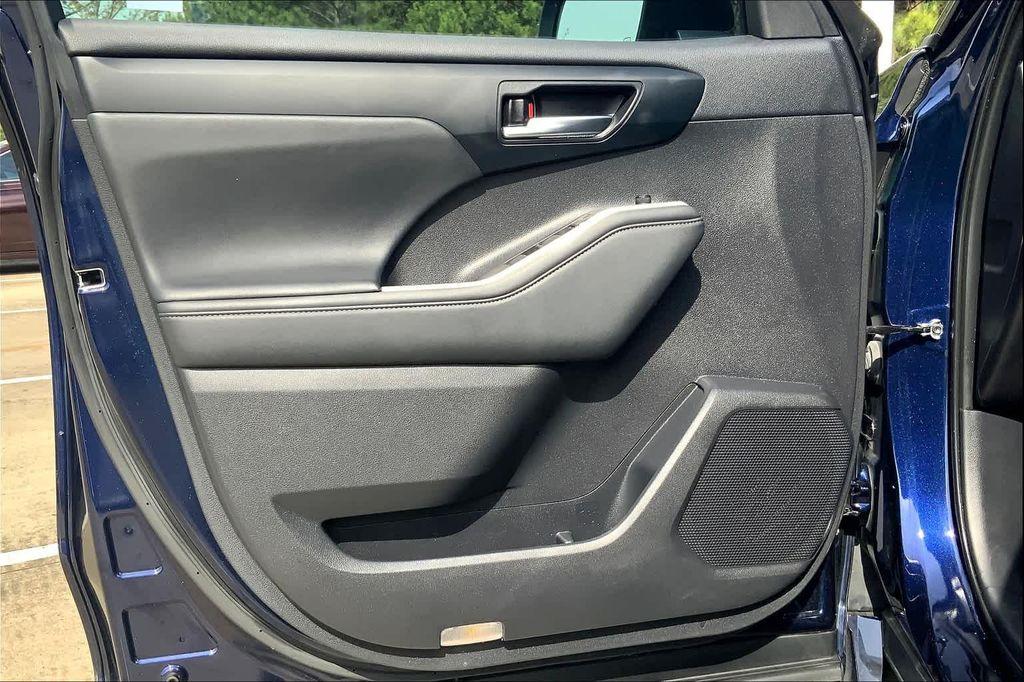 used 2021 Toyota Highlander car, priced at $31,262