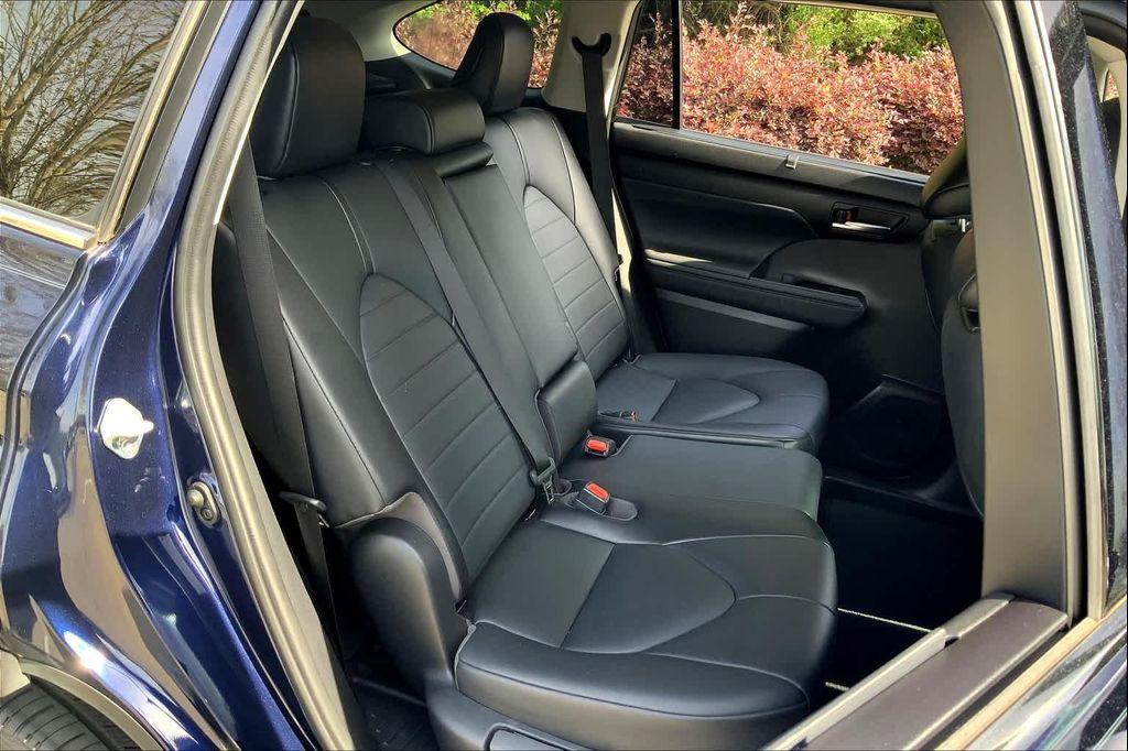 used 2021 Toyota Highlander car, priced at $31,262