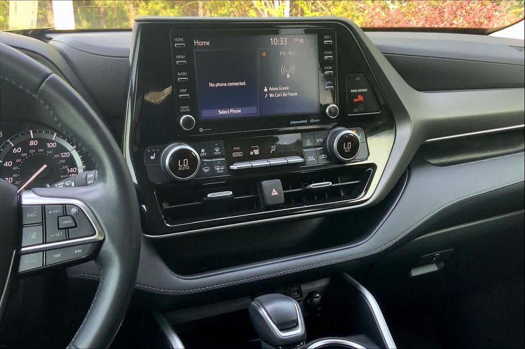 used 2021 Toyota Highlander car, priced at $31,262