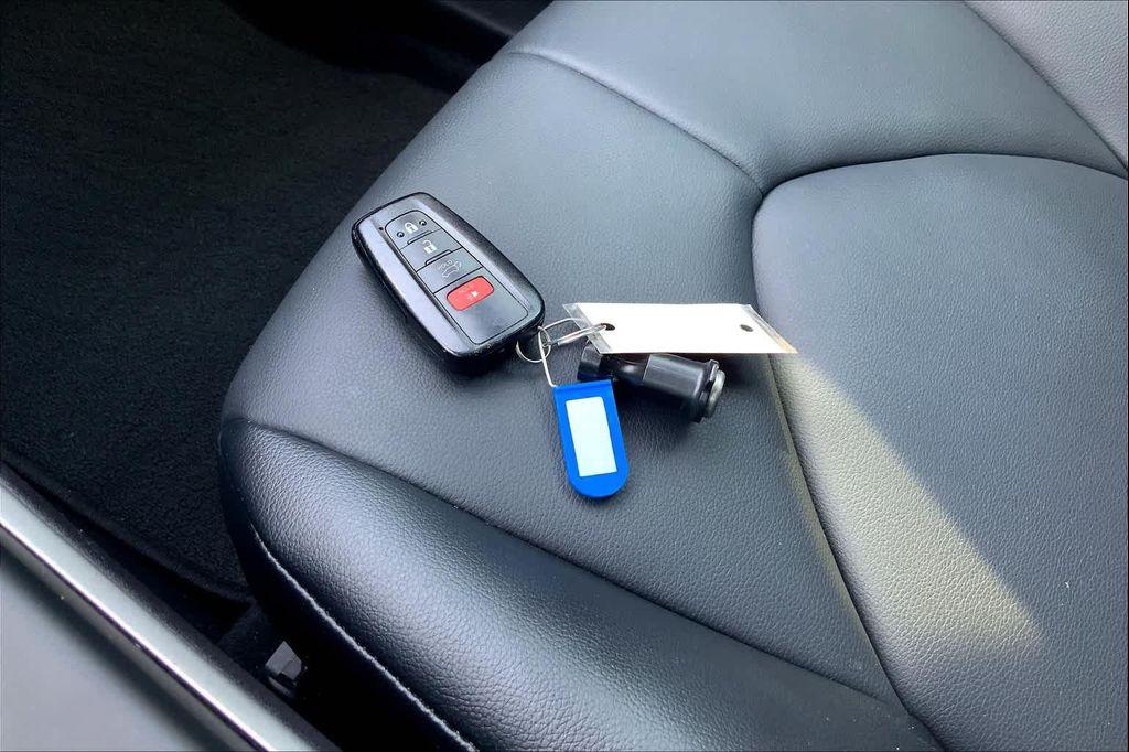 used 2021 Toyota Highlander car, priced at $31,262