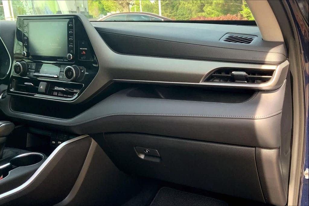 used 2021 Toyota Highlander car, priced at $31,262