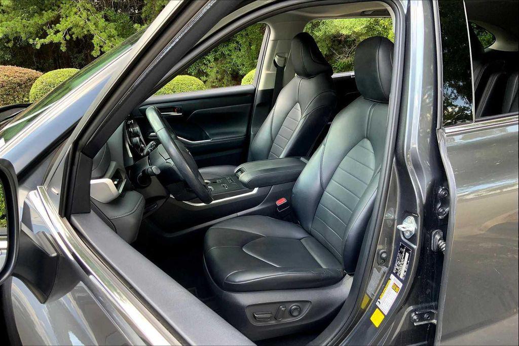 used 2020 Toyota Highlander car, priced at $27,415