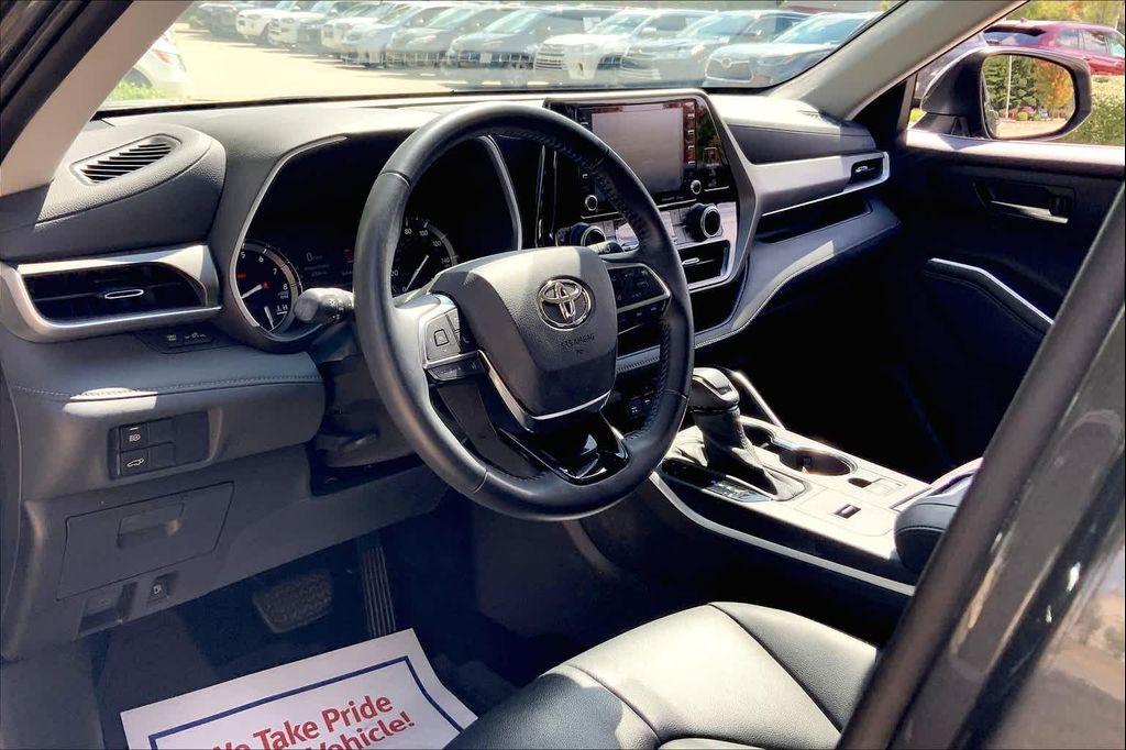 used 2020 Toyota Highlander car, priced at $27,607