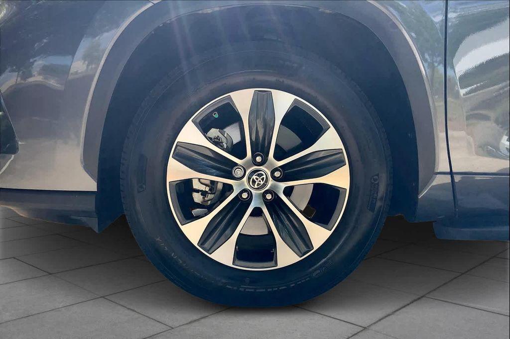 used 2020 Toyota Highlander car, priced at $27,607