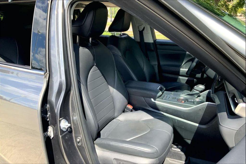 used 2020 Toyota Highlander car, priced at $27,607