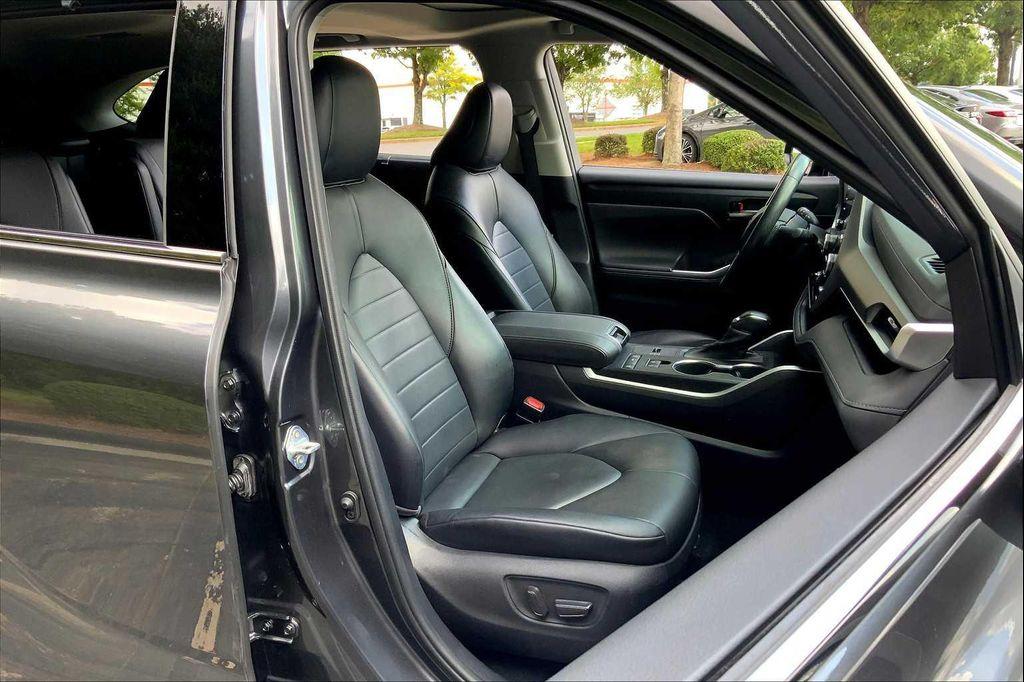used 2020 Toyota Highlander car, priced at $27,415