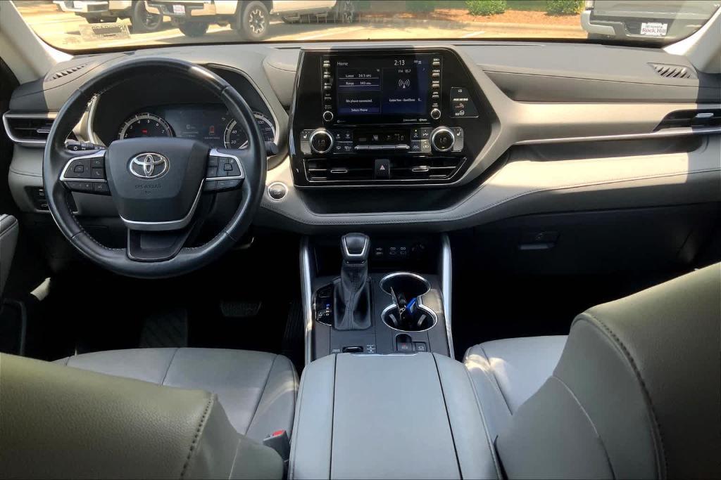used 2022 Toyota Highlander car, priced at $31,723