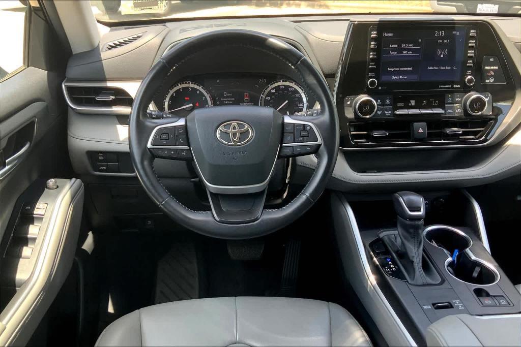 used 2022 Toyota Highlander car, priced at $31,723