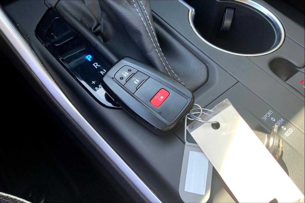 used 2022 Toyota Highlander car, priced at $29,131