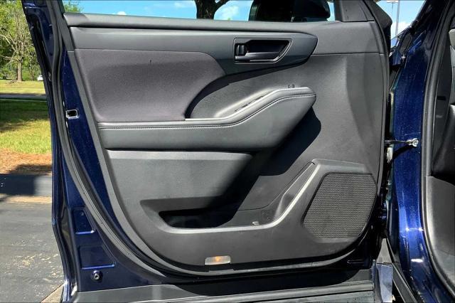 used 2022 Toyota Highlander car, priced at $31,679