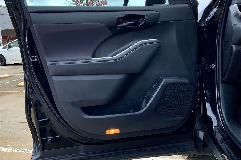 used 2023 Toyota Highlander car, priced at $29,866