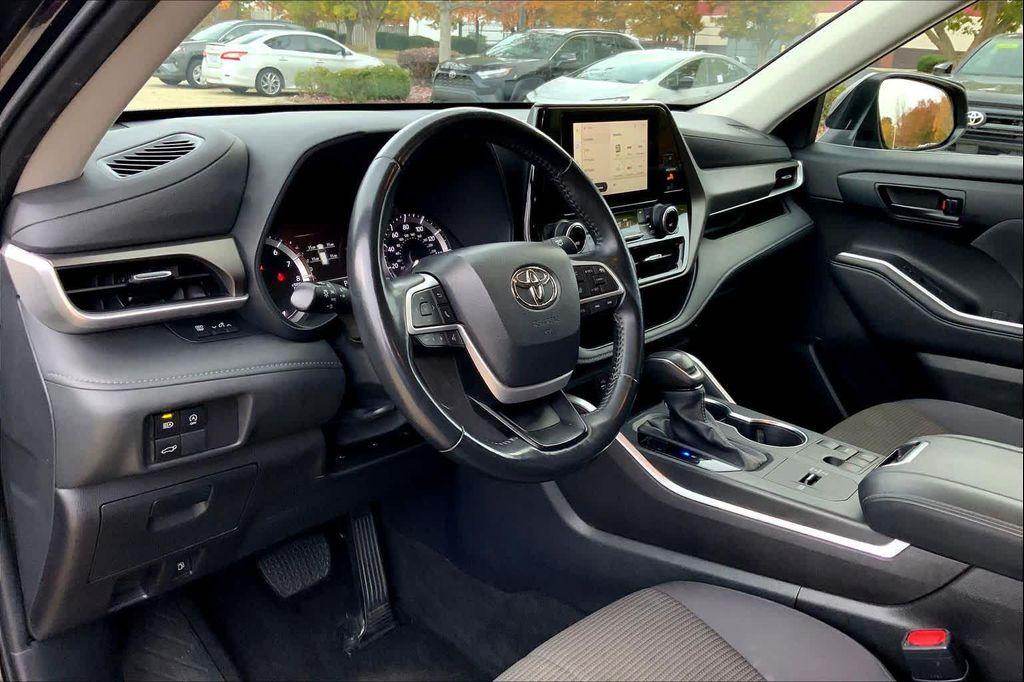 used 2023 Toyota Highlander car, priced at $29,866