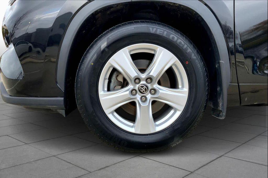used 2023 Toyota Highlander car, priced at $29,866