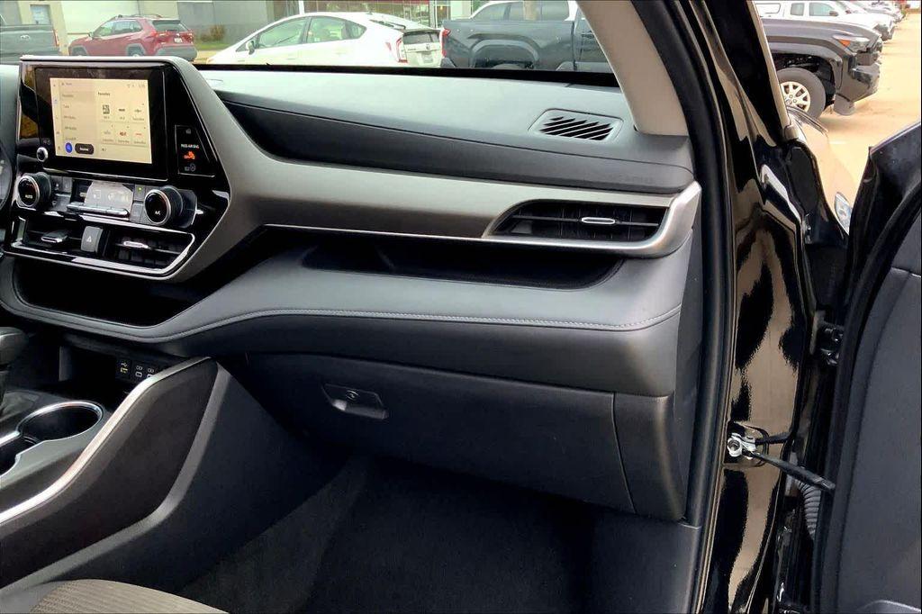 used 2023 Toyota Highlander car, priced at $29,866