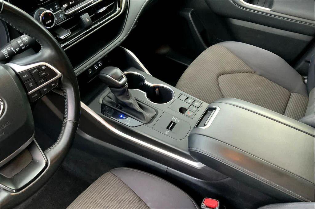 used 2023 Toyota Highlander car, priced at $29,866
