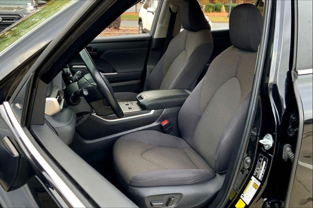 used 2023 Toyota Highlander car, priced at $29,866