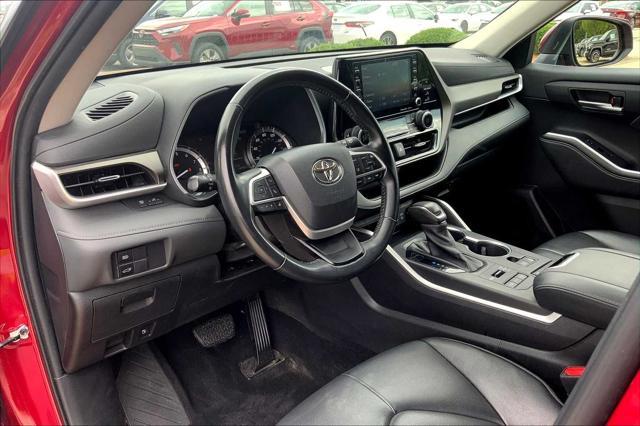 used 2022 Toyota Highlander car, priced at $37,502