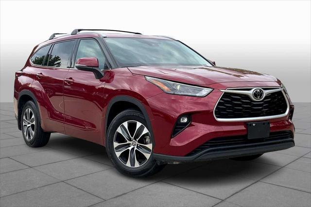 used 2022 Toyota Highlander car, priced at $37,502