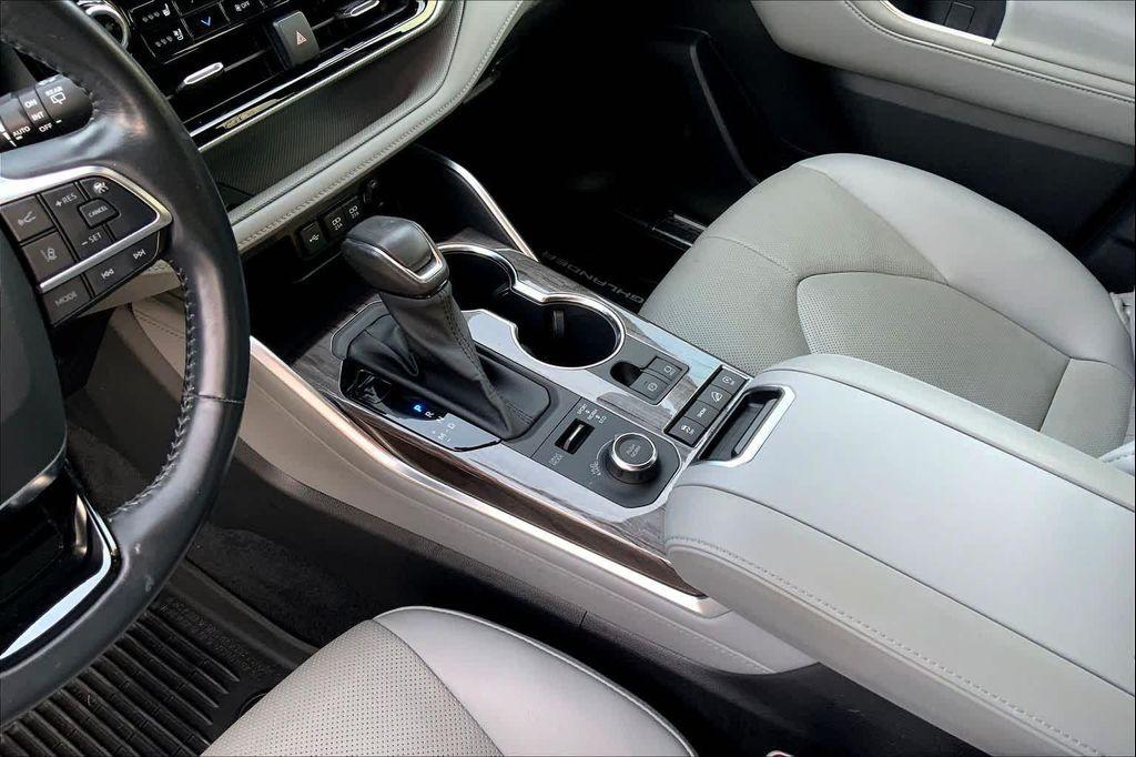 used 2021 Toyota Highlander car, priced at $37,858