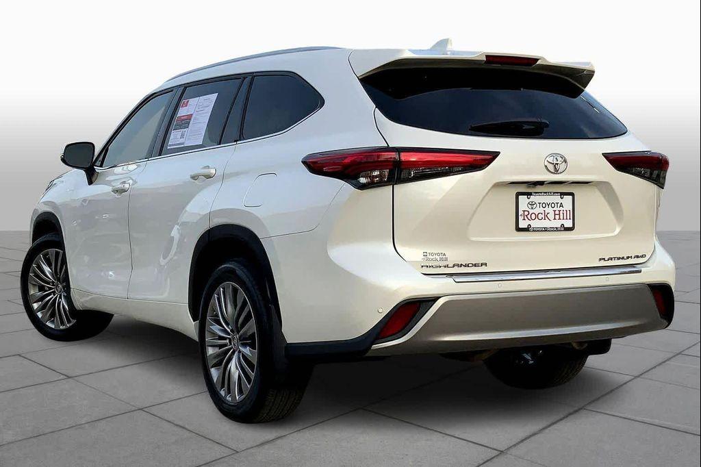 used 2021 Toyota Highlander car, priced at $37,858