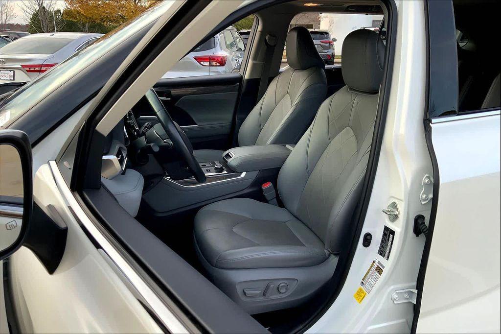 used 2021 Toyota Highlander car, priced at $37,858
