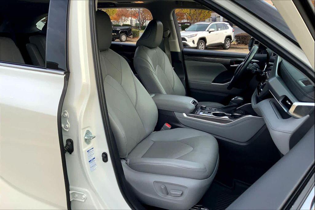 used 2021 Toyota Highlander car, priced at $37,858