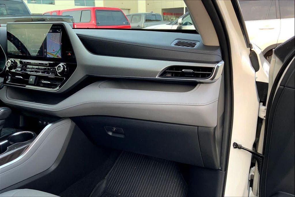 used 2021 Toyota Highlander car, priced at $37,858