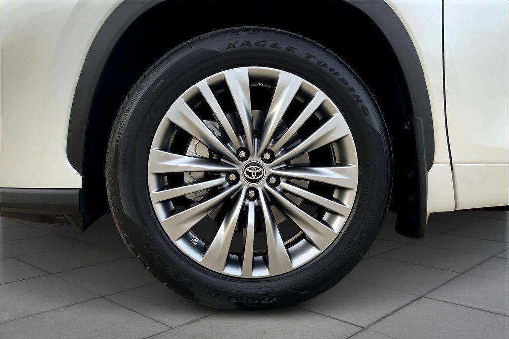 used 2021 Toyota Highlander car, priced at $37,858