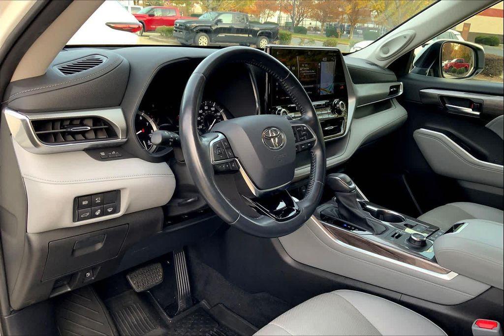 used 2021 Toyota Highlander car, priced at $37,858