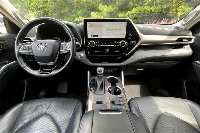 used 2023 Toyota Highlander car, priced at $38,588