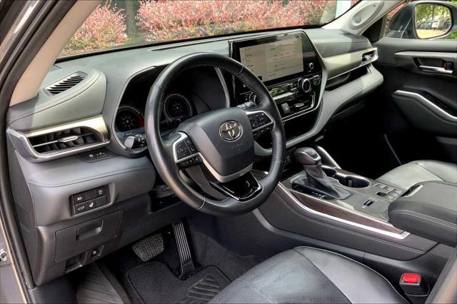 used 2023 Toyota Highlander car, priced at $38,588