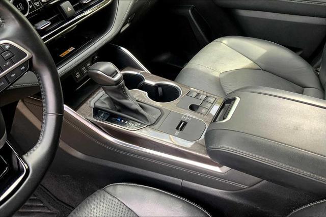used 2023 Toyota Highlander car, priced at $38,588