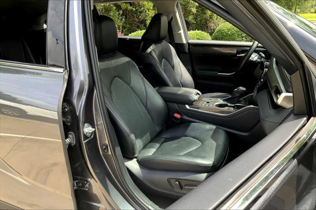 used 2023 Toyota Highlander car, priced at $38,588