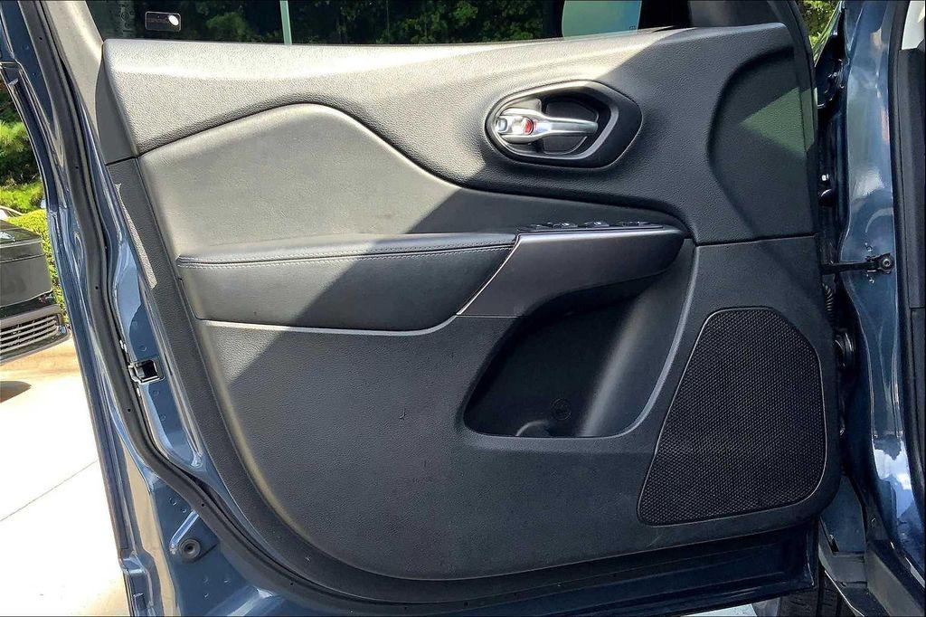 used 2020 Jeep Cherokee car, priced at $13,250