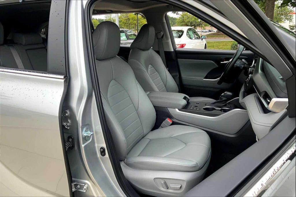 used 2023 Toyota Highlander car, priced at $38,583
