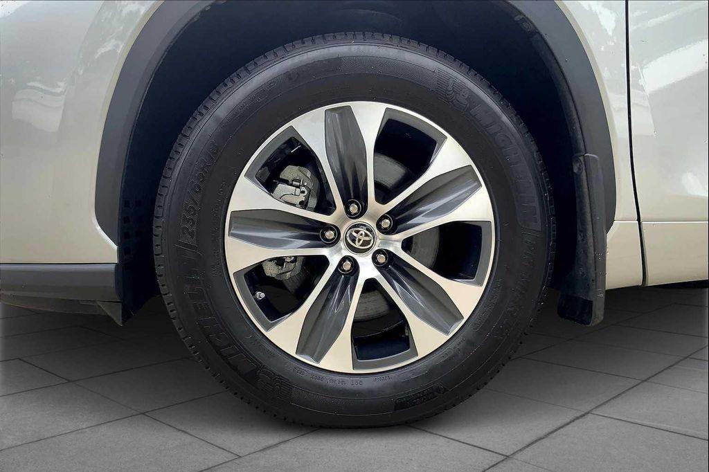 used 2023 Toyota Highlander car, priced at $38,583
