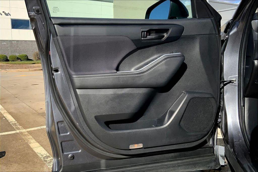 used 2024 Toyota Highlander car, priced at $33,158
