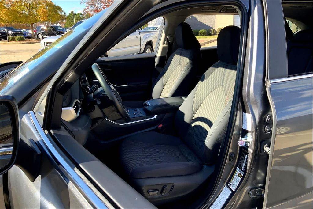 used 2024 Toyota Highlander car, priced at $33,158