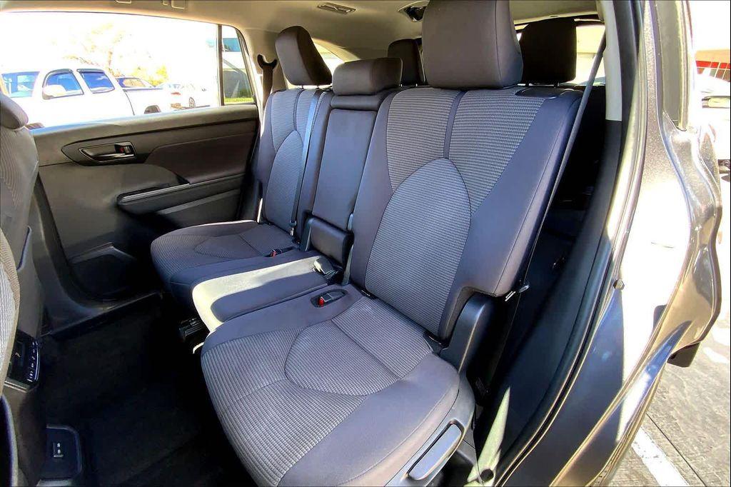 used 2024 Toyota Highlander car, priced at $33,158
