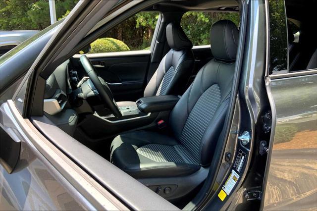 used 2024 Toyota Highlander car, priced at $41,399