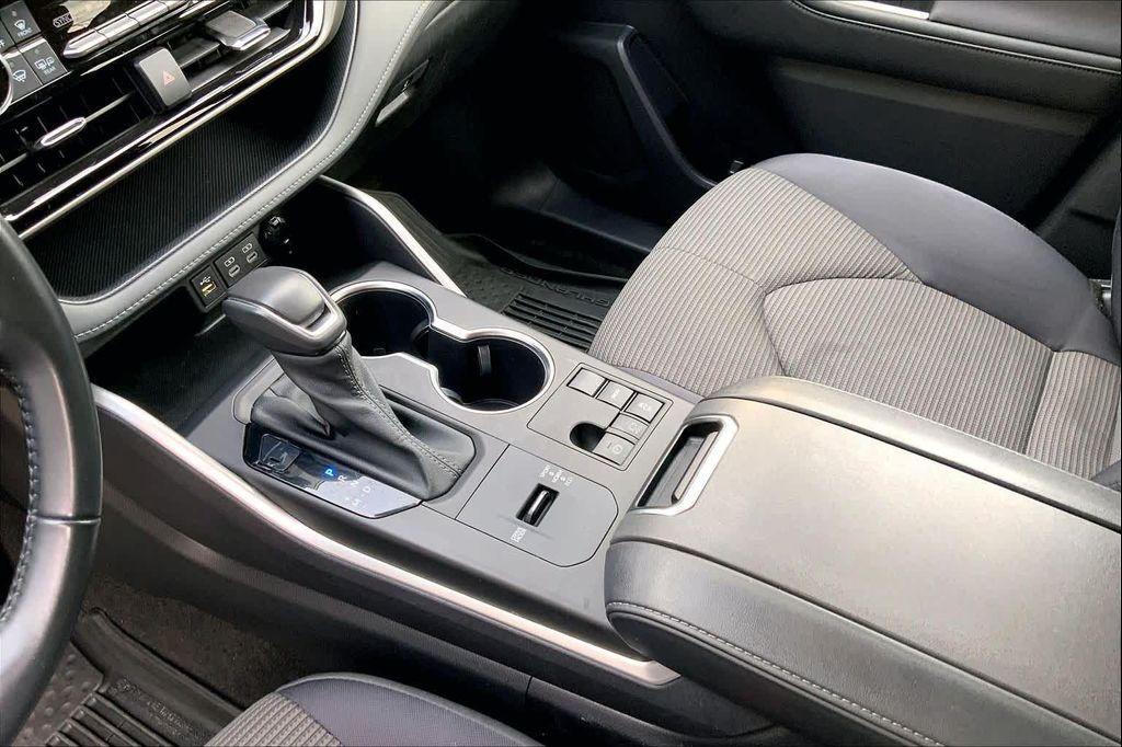 used 2023 Toyota Highlander car, priced at $30,781